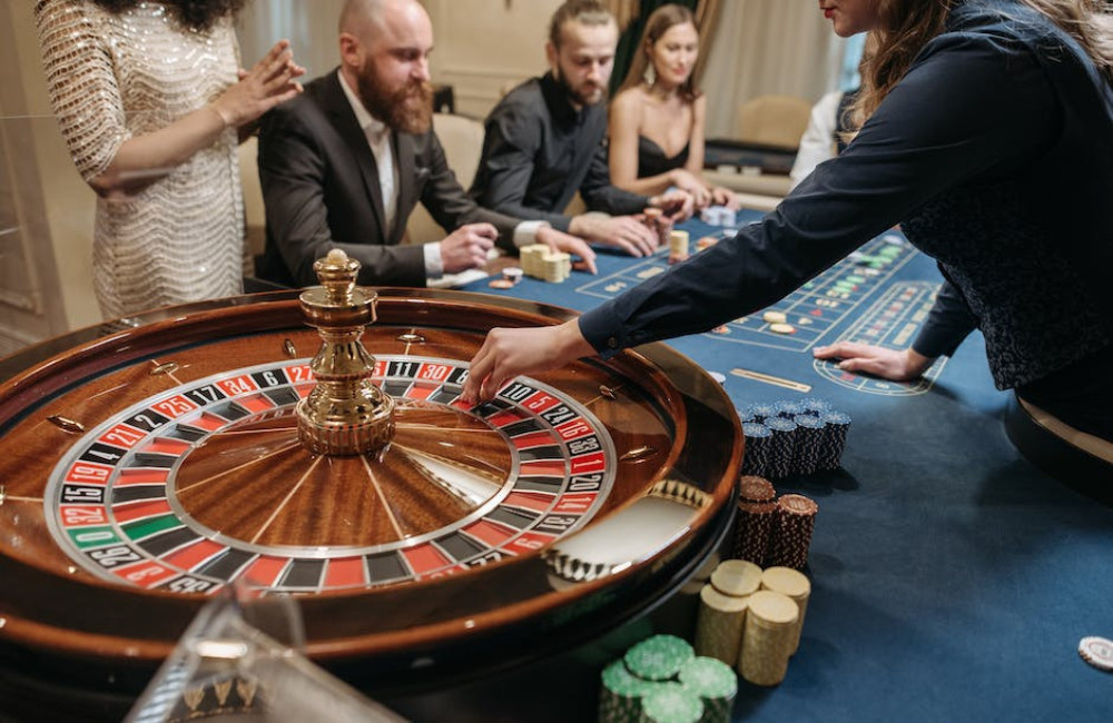 Hoe verschilt een live dealer casino van een gewone online versie